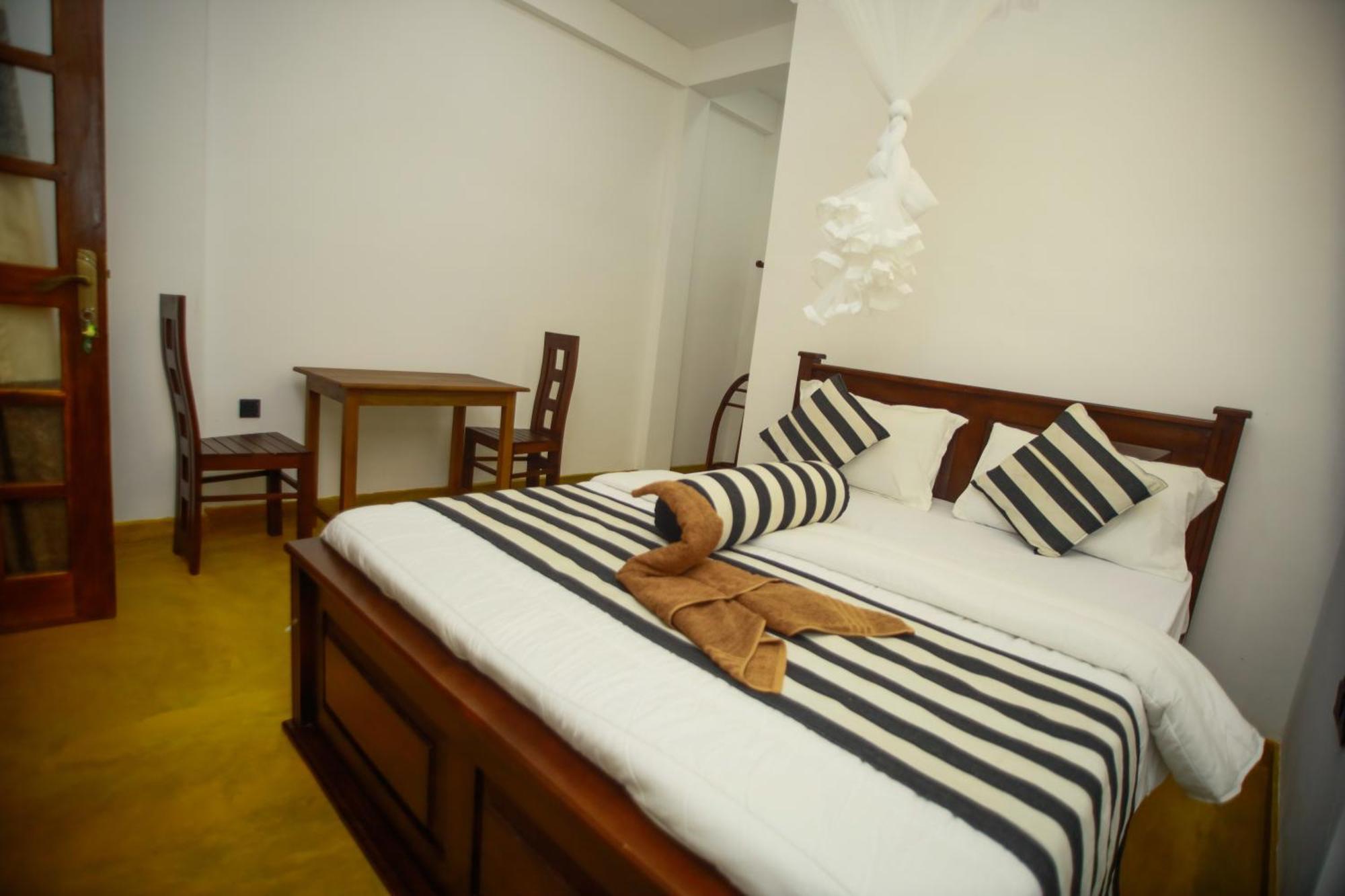 Dinaro Guest Hotell Ella Eksteriør bilde